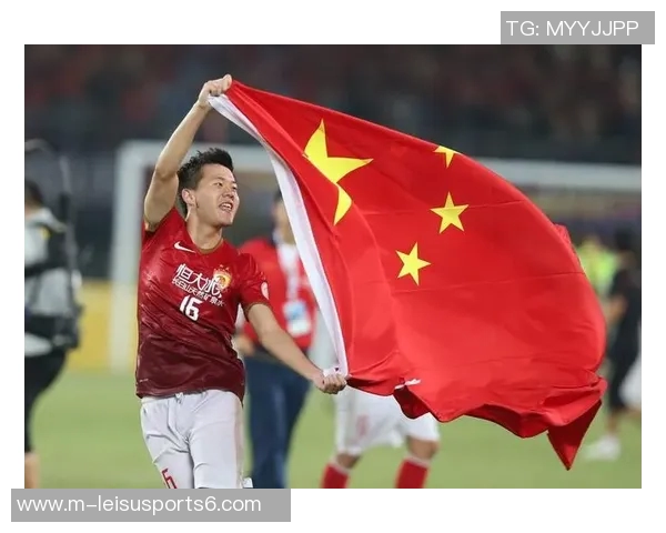 足球队的队歌：团结奋进的旋律与激情四溢的赛场精神